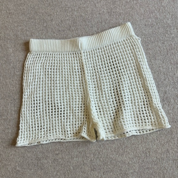 White crotchet mini shorts - Picture 2 of 4